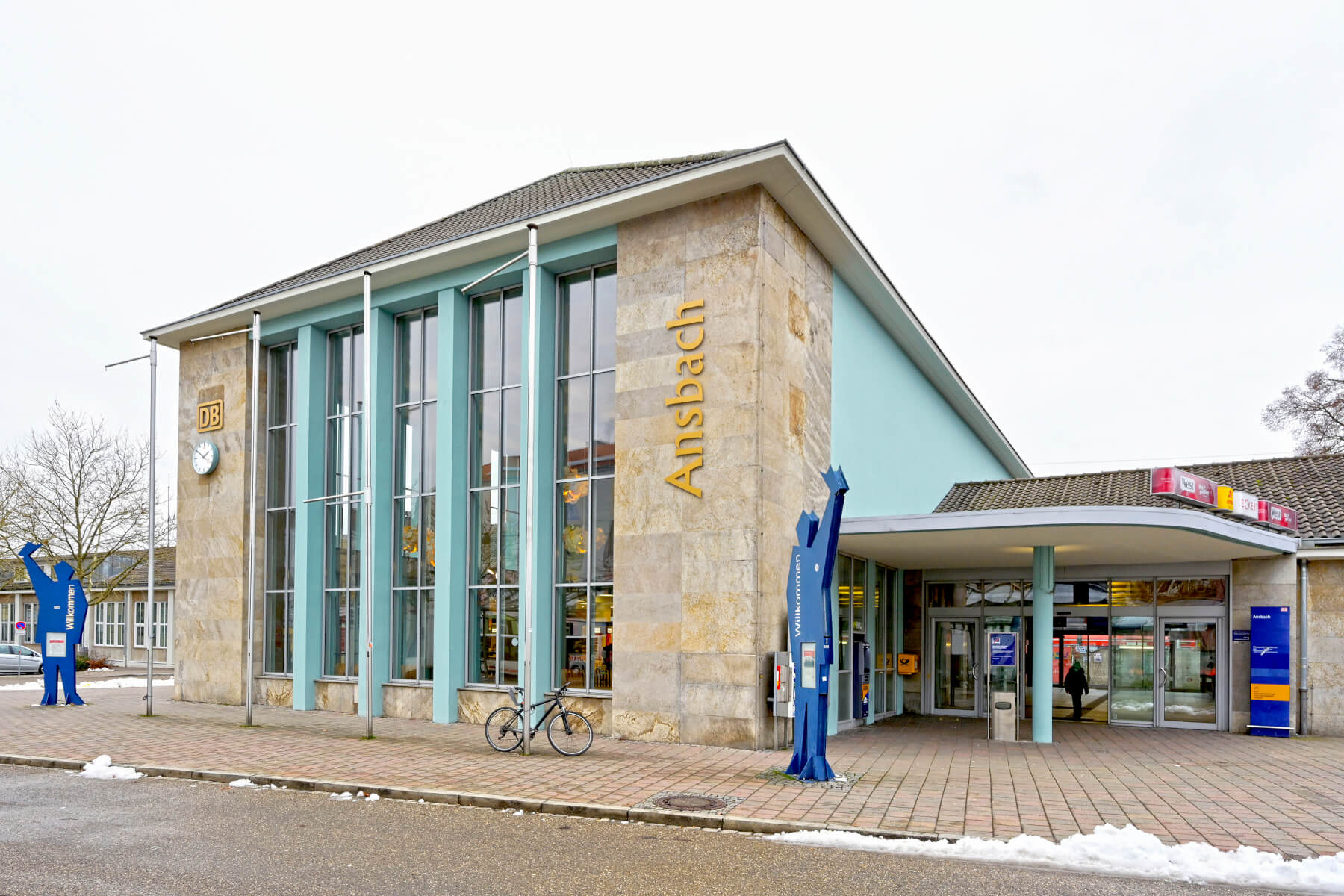 Außenansicht des Bahnhofs Ansbach